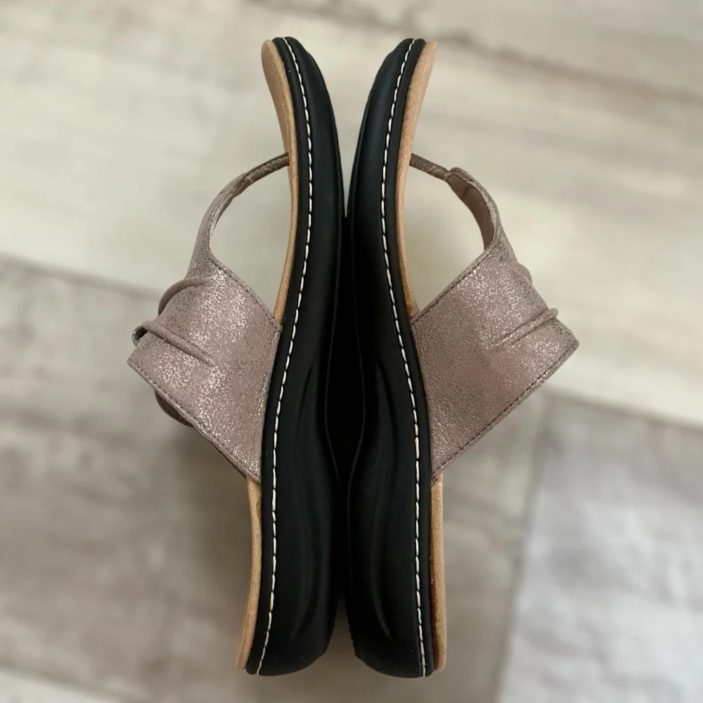 NWOB Wide Clarks Collection Laurieann Rae thong taupe metallic Size 8 W - Picture 5 of 10